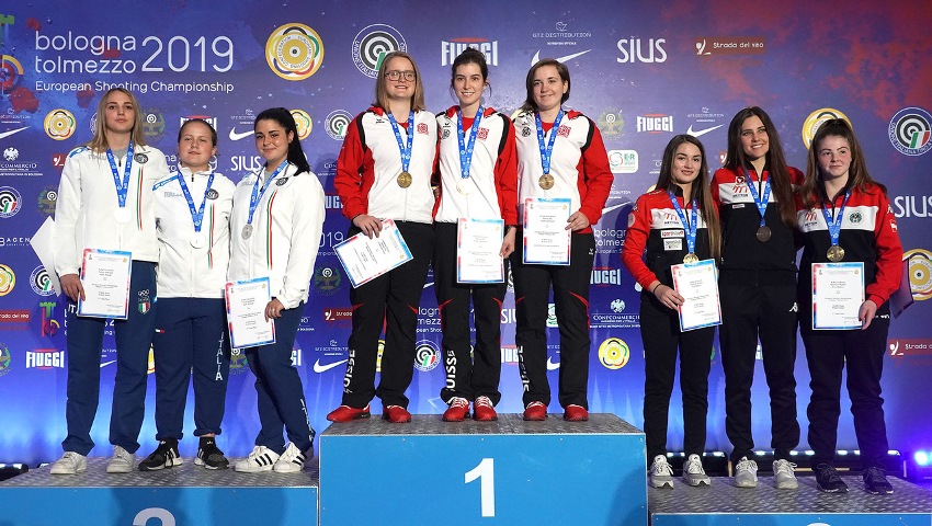 Podio carabina sportiva a terra juniroes donne