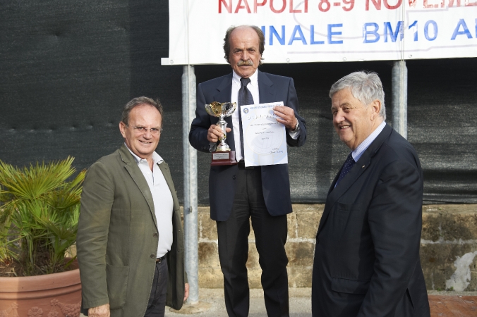 Il Presidente Obrist premia il Presidente del CR Lazio Luigi Giardinieri