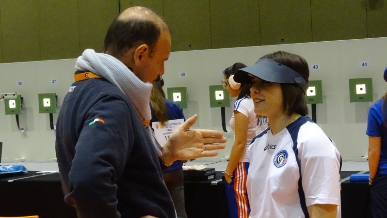 Rebecca Lesti con l'allenatore di pistola junior Roberto Di Donna