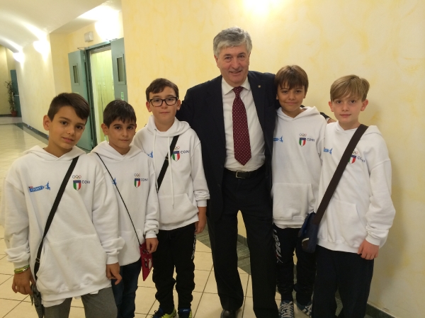Il Consigliere UITS Raffaele Caputo con i ragazzi di Candela