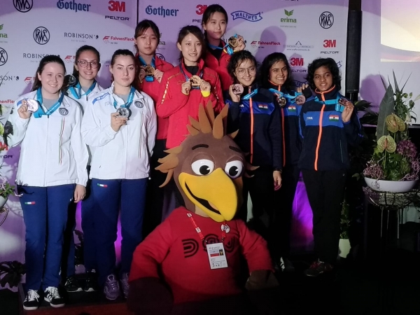 Podio pistola 10 metri juniores donne squadra