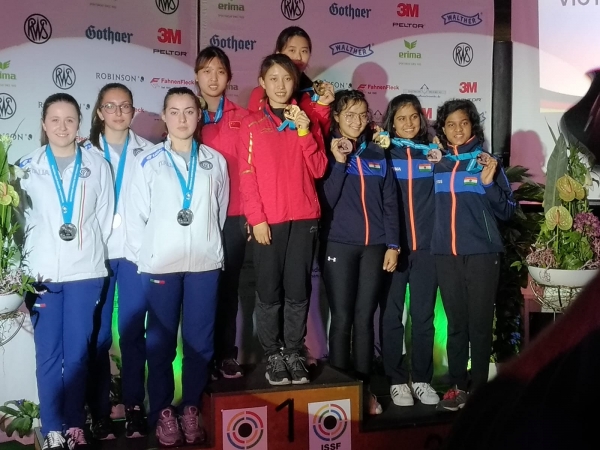 Podio pistola 10 metri juniores donne squadra