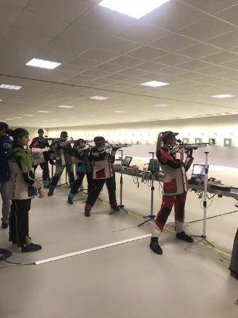 Una sessione di allenamento della squadra di carabina