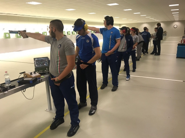 Una sessione di allenamento della squadra di pistola